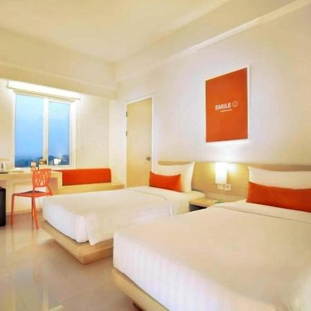 Hotel Zuri Express Lippo Cikarang Bekasi Exterior foto